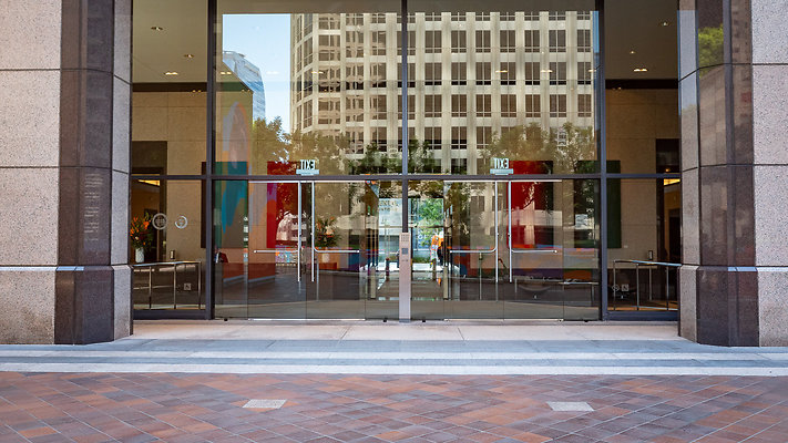 ErnstYoung ExteriorPlaza-35-1