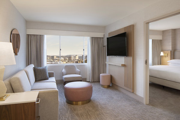 Hilton-Santa-Monica Window 01F8996B-A5CC-46C3-AE8EF09244184640 88e1fc45-8cf0-4793-b56041474a842f27-779978141
