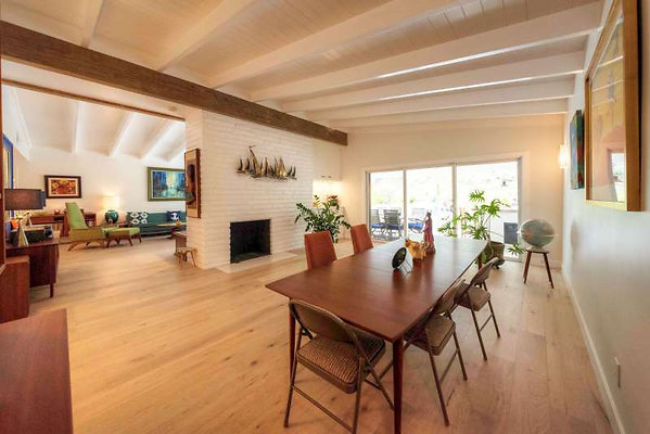 10946 dining 1