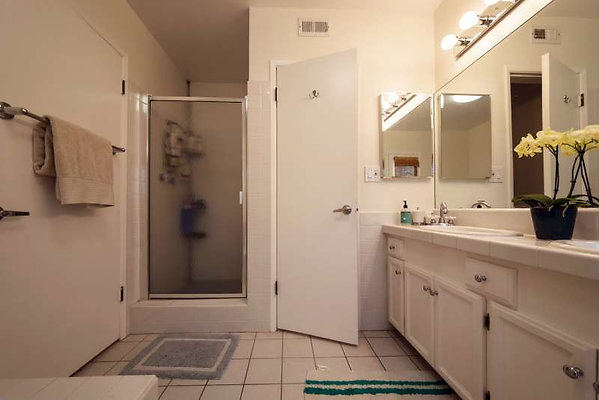 10946 bath 2