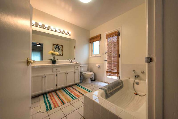 10946 bath 1