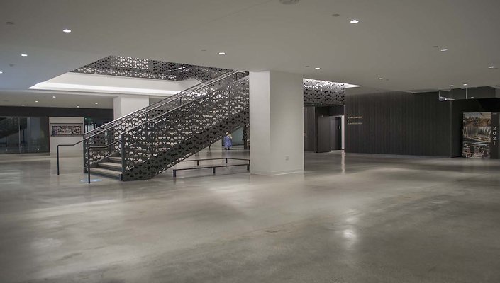 CMC-California-Market-Center-Lobby-Staircase-10