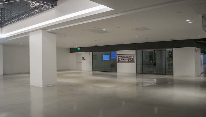 CMC-California-Market-Center-Lobby-Staircase-04