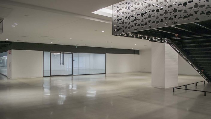 CMC-California-Market-Center-Lobby-Staircase-03