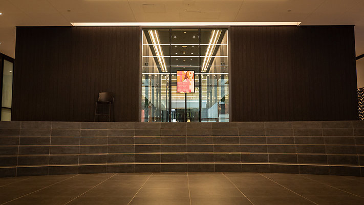 CMC-LobbyC-04
