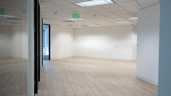 Landmark-II Suite445-4