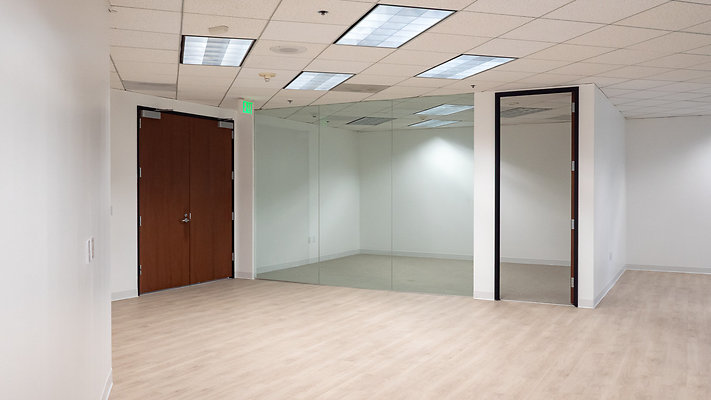 Landmark-II Suite445-2