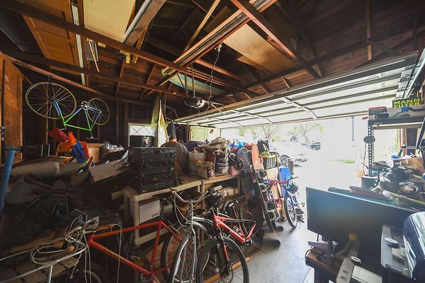 14096 garage 1