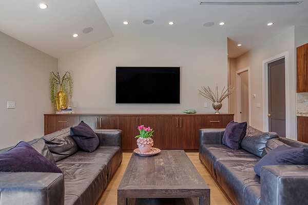 13307 living 1