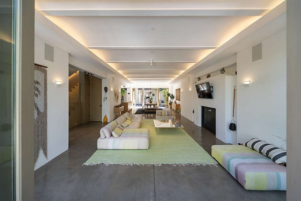 13640 living 6