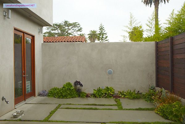 LocationsDepartment.Net  Modern Home 333 020