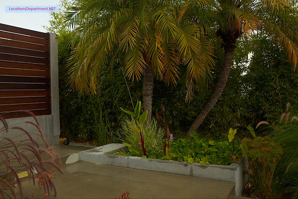 LocationsDepartment.Net  Modern Home 333 011