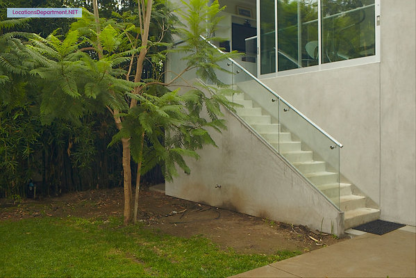 LocationsDepartment.Net  Modern Home 333 079