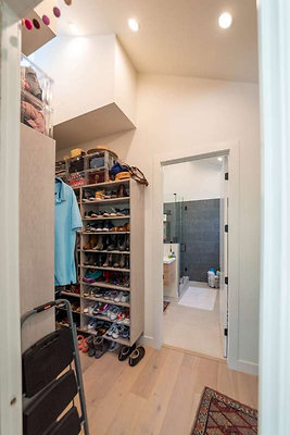 12364 closet 1
