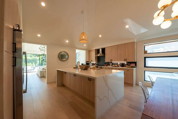 CAST StudioCity 12364