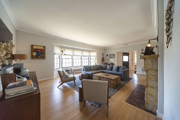 13709 living 1