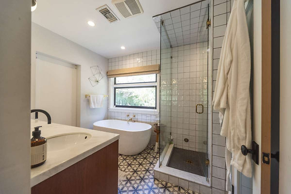 13709 bath 2