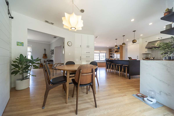 13709 dining 3