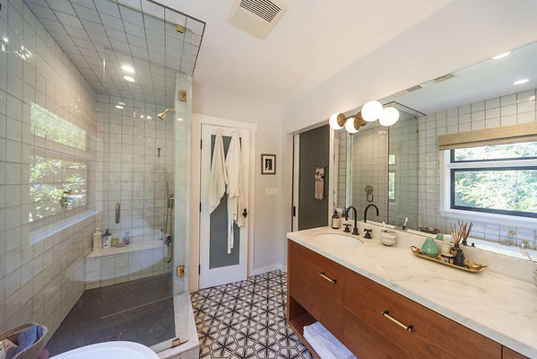 13709 bath 1