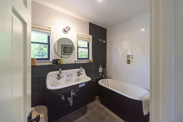 13709 bath 3