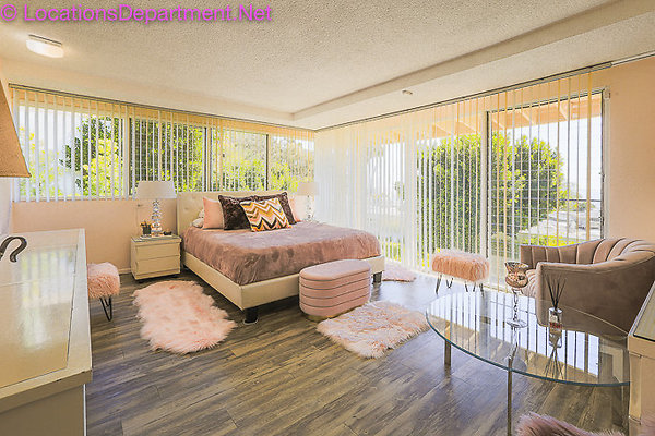 MID CENTURY MODERN HOME 1935-85