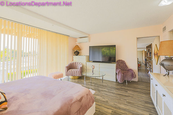 MID CENTURY MODERN HOME 1935-86