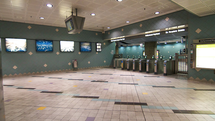 Metro HollywoodHighland-Station-13