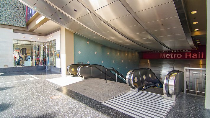 Metro HollywoodHighland-Station-01