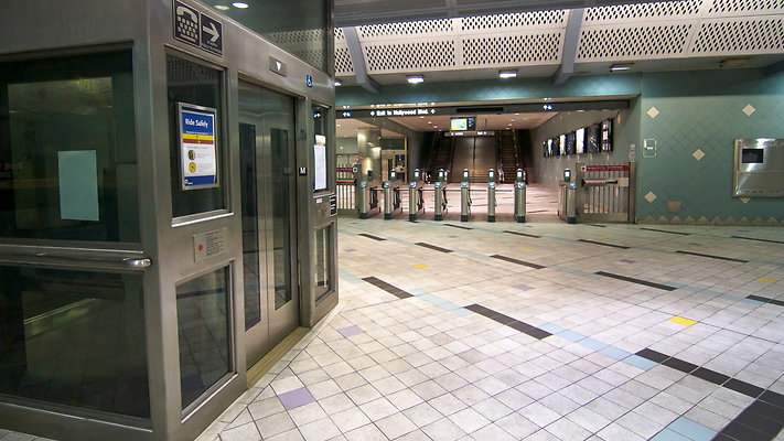 Metro HollywoodHighland-Station-11