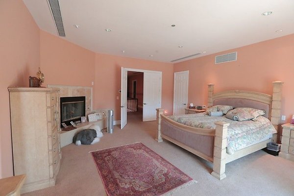 CapEquityNorthridgeHomeWithResortStyleYard80