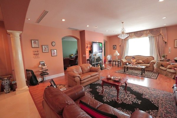 CapEquityNorthridgeHomeWithResortStyleYard49