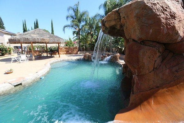 CapEquityNorthridgeHomeWithResortStyleYard14
