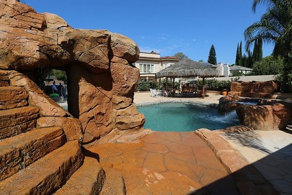 CapEquityNorthridgeHomeWithResortStyleYard16