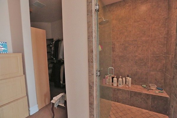 CapEquityNorthridgeHomeWithResortStyleYard74