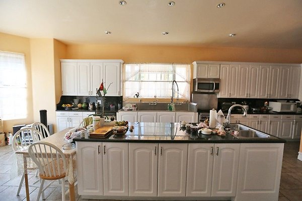 CapEquityNorthridgeHomeWithResortStyleYard33