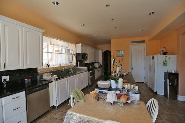 CapEquityNorthridgeHomeWithResortStyleYard32