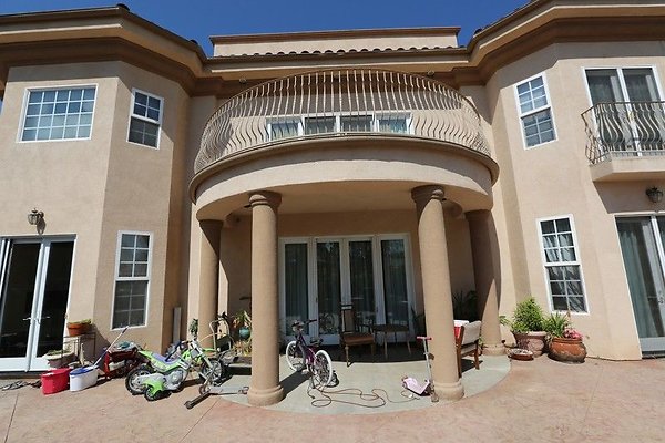 CapEquityNorthridgeHomeWithResortStyleYard26