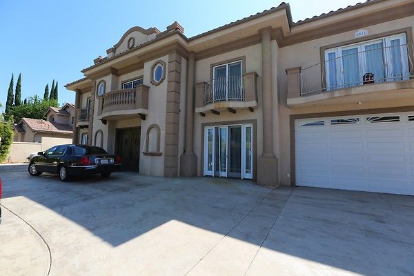 CapEquityNorthridgeHomeWithResortStyleYard6