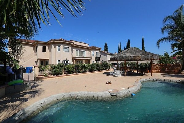 CapEquityNorthridgeHomeWithResortStyleYard1