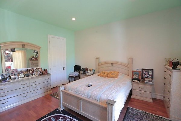 CapEquityNorthridgeHomeWithResortStyleYard84