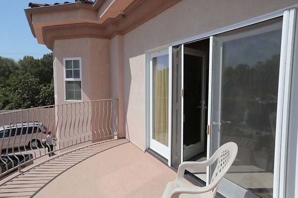 CapEquityNorthridgeHomeWithResortStyleYard79