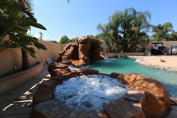 CapEquityNorthridgeHomeWithResortStyleYard20