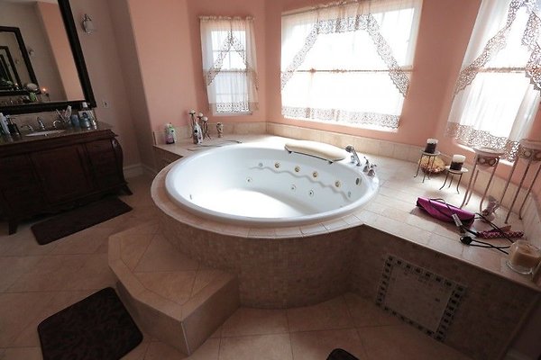CapEquityNorthridgeHomeWithResortStyleYard71