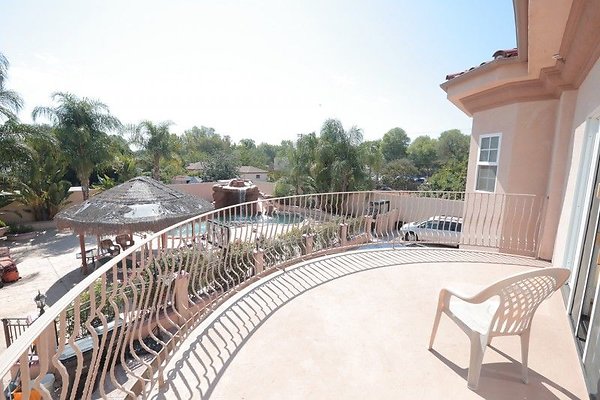 CapEquityNorthridgeHomeWithResortStyleYard77