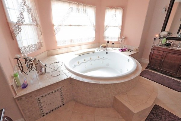 CapEquityNorthridgeHomeWithResortStyleYard73