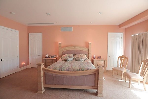 CapEquityNorthridgeHomeWithResortStyleYard69