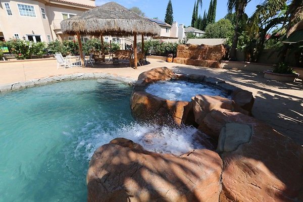 CapEquityNorthridgeHomeWithResortStyleYard18