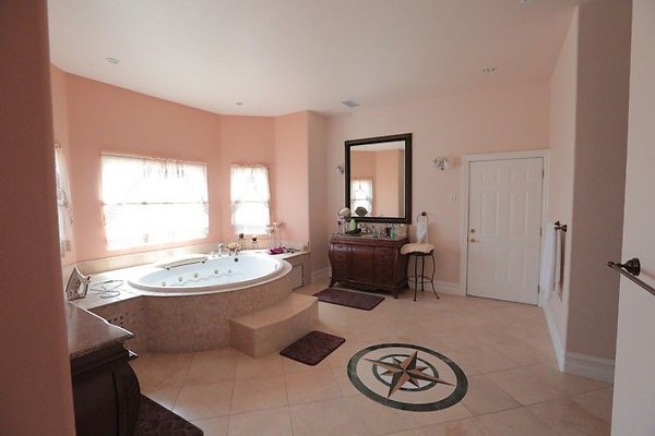 CapEquityNorthridgeHomeWithResortStyleYard70