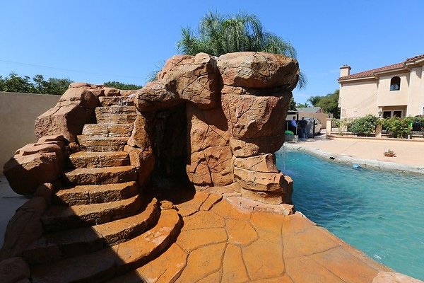 CapEquityNorthridgeHomeWithResortStyleYard17