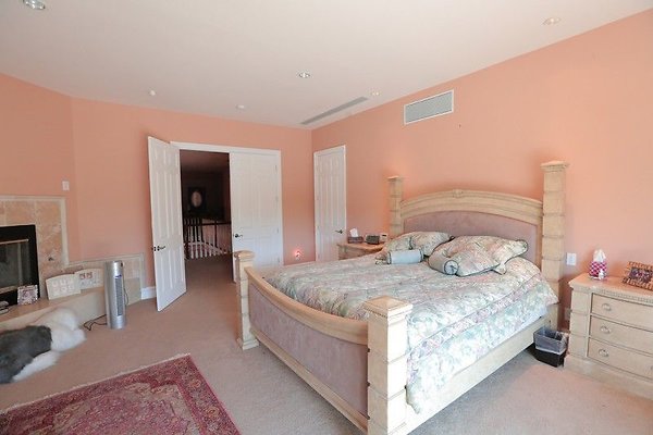 CapEquityNorthridgeHomeWithResortStyleYard75